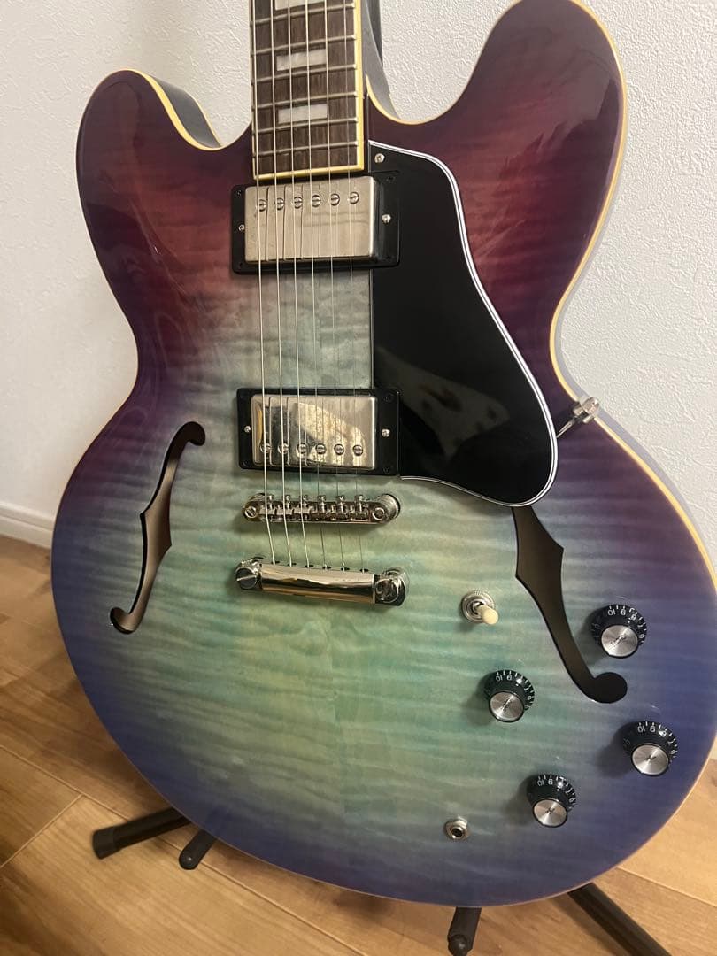 れるEpiphone ES-335 Figured Blueberry