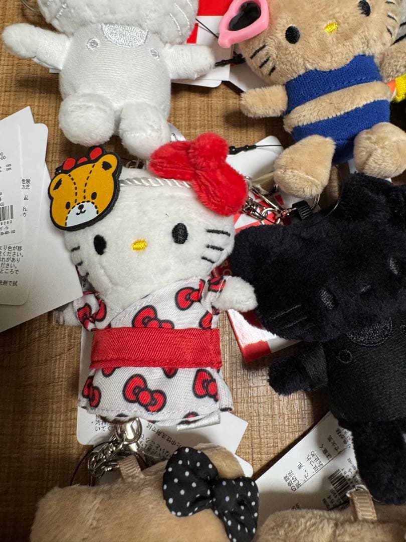 【新品】ME％ × Hello Kitty 限定コラボ マスコット 全27種