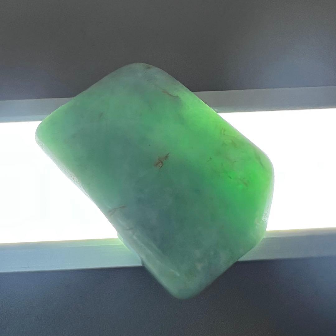 翡翠 緑色 長方形 糸魚川産　19.3g