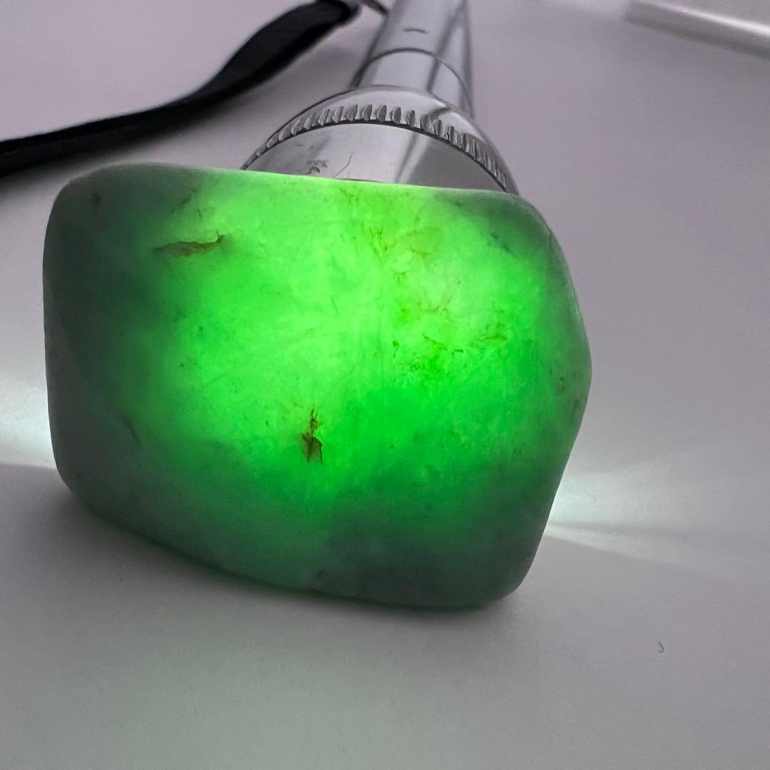 翡翠 緑色 長方形 糸魚川産　19.3g