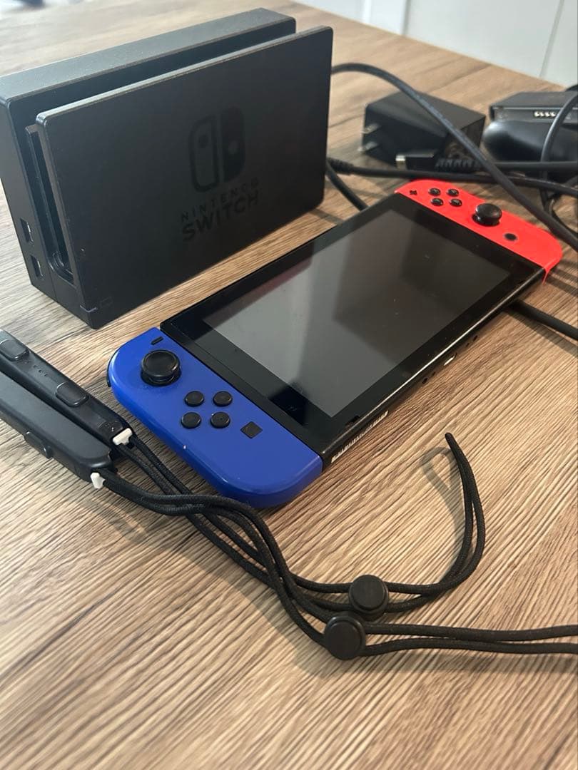 Nintendo Switch 本体 赤/青 付属品付き