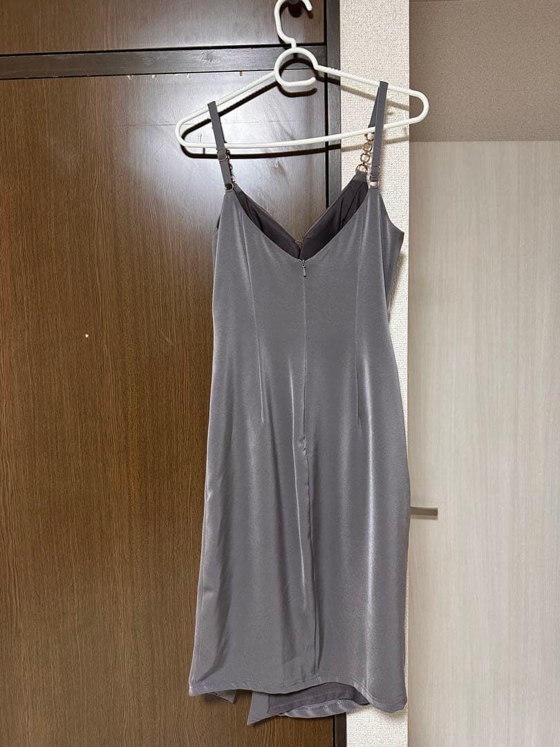 Veautt ショルダーチェーンドレス