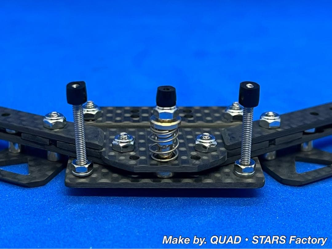 【ミニ四駆・MS用】１軸リヤアンカー　ブラックアウト／カーボン【19mm対応】