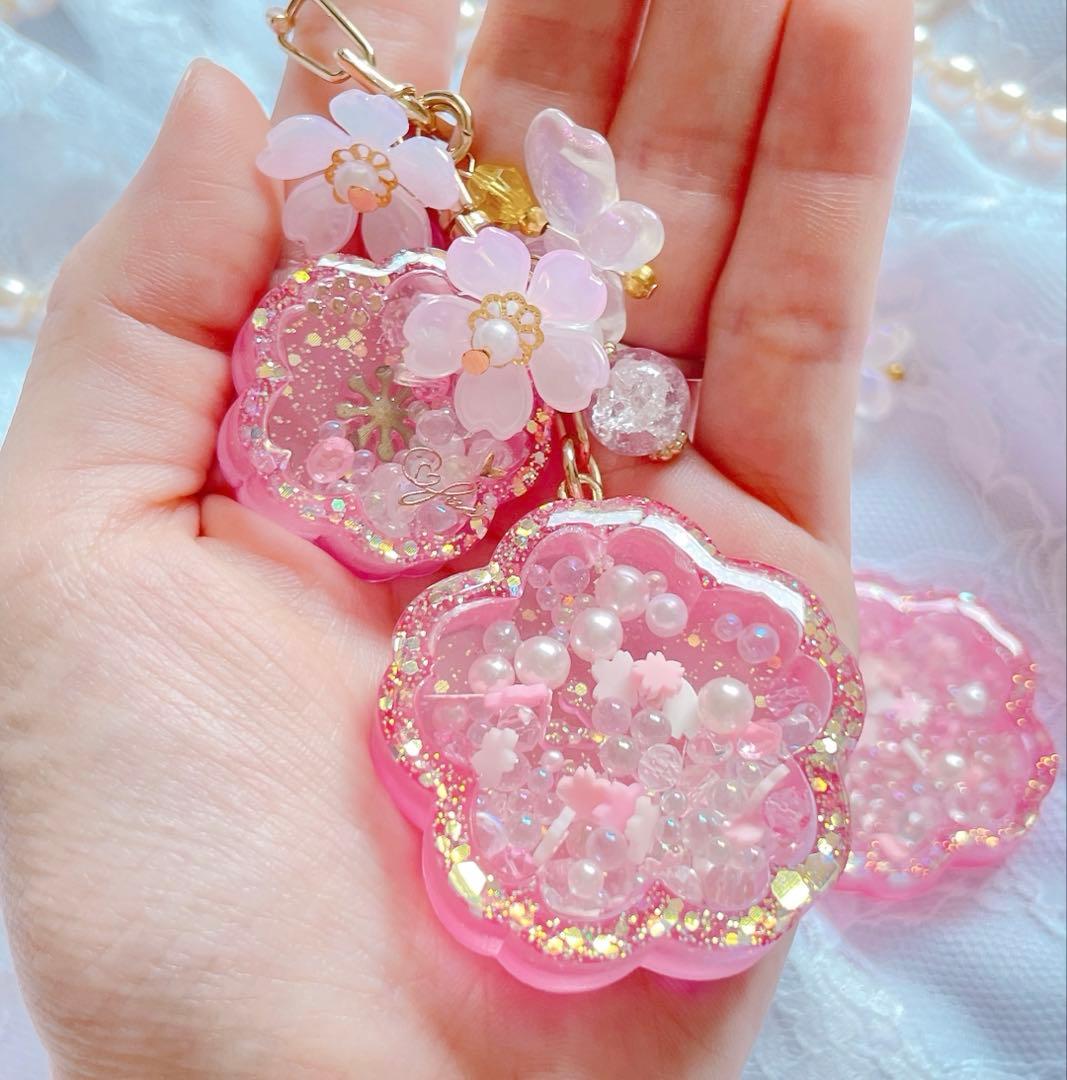 シャカシャカキーホルダー　桜の御守りシェイカー　だるま付き　ひなページ