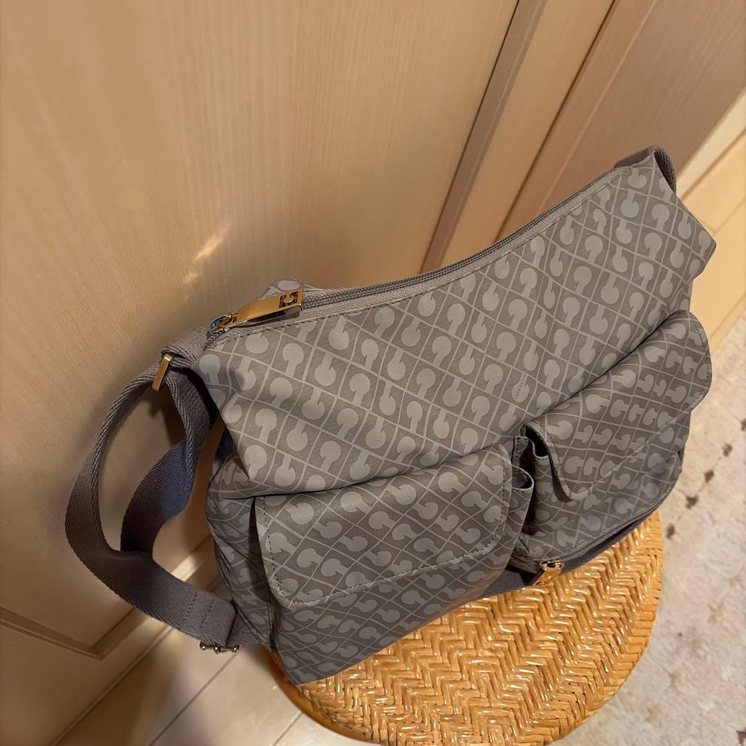 ゲラルディーニ　グレー ショルダーバッグ