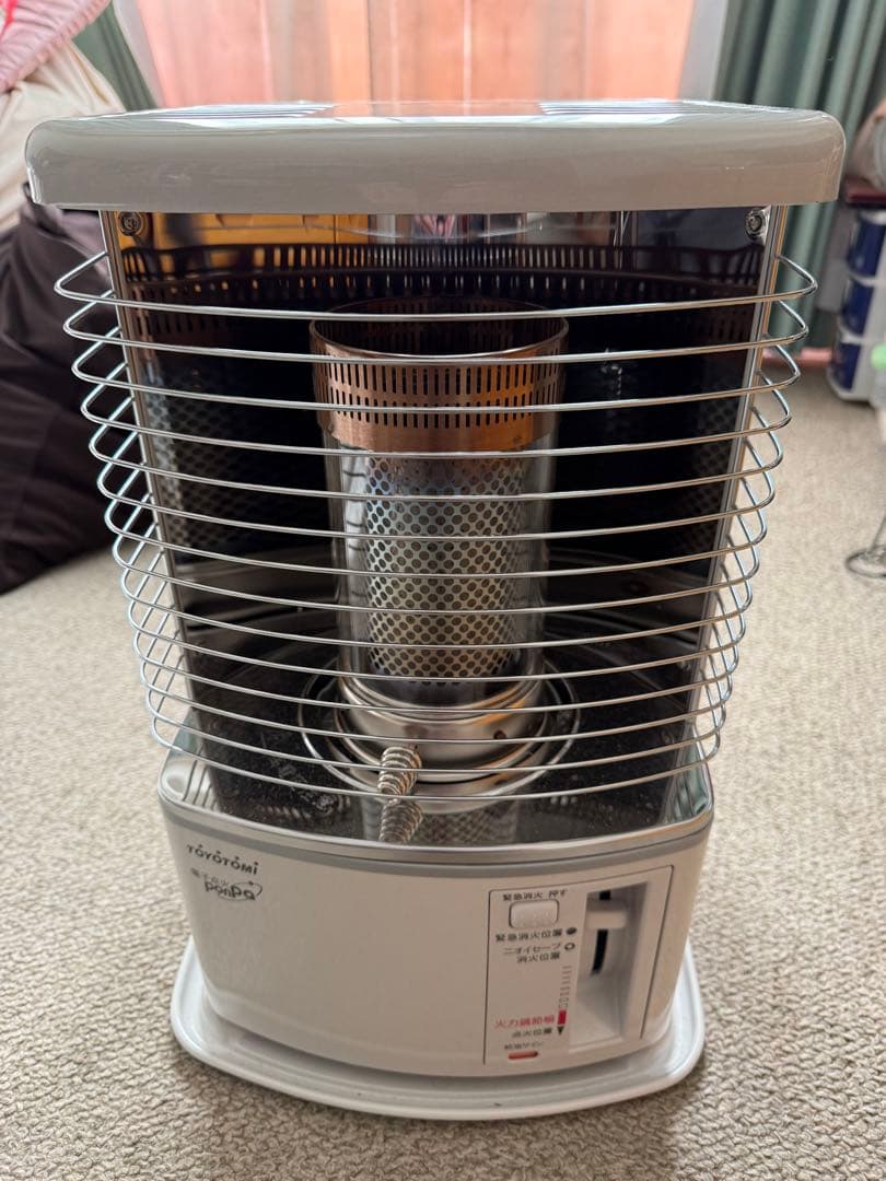 トヨトミ　反射形石油ストーブ　RS-H2924 トヨトミ「反射形石油ストーブ RS-S2924(ホワイト)」 - 愛知県名古屋市