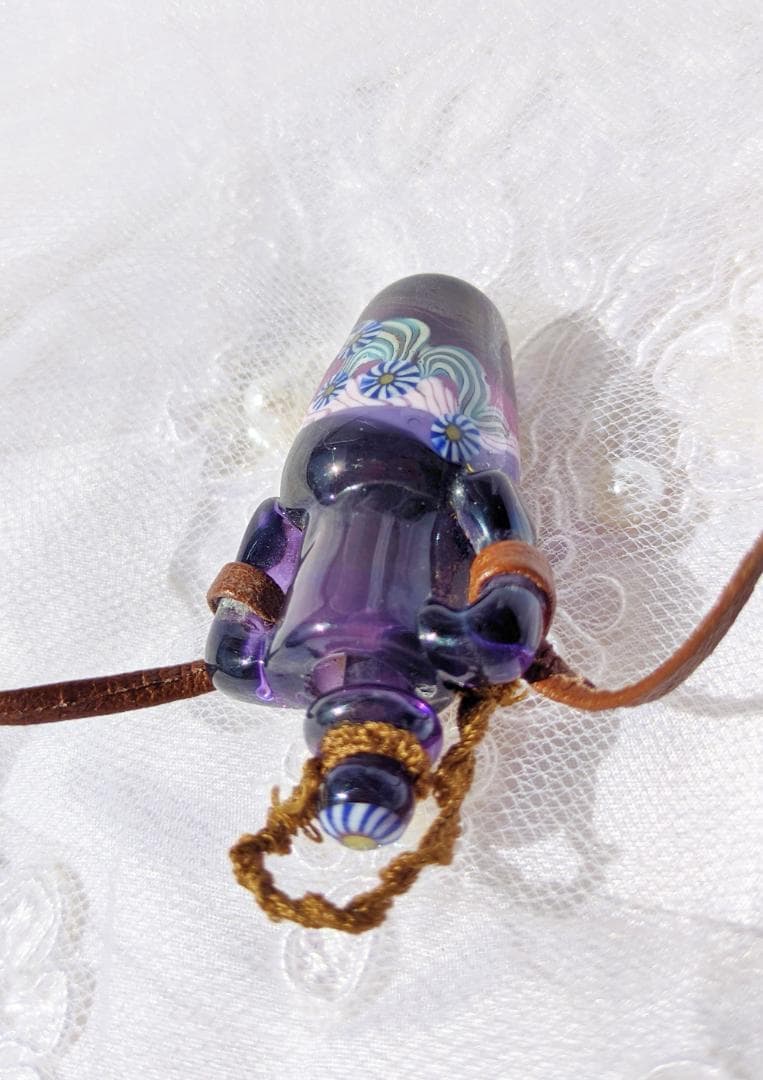 吉田正子トンボ玉（貳拾捌） 「瓶型」皮ひもネックレス ガラス玉に込め