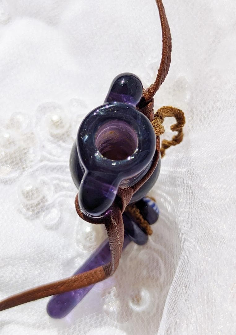 吉田正子トンボ玉（貳拾捌） 「瓶型」皮ひもネックレス ガラス玉に込め