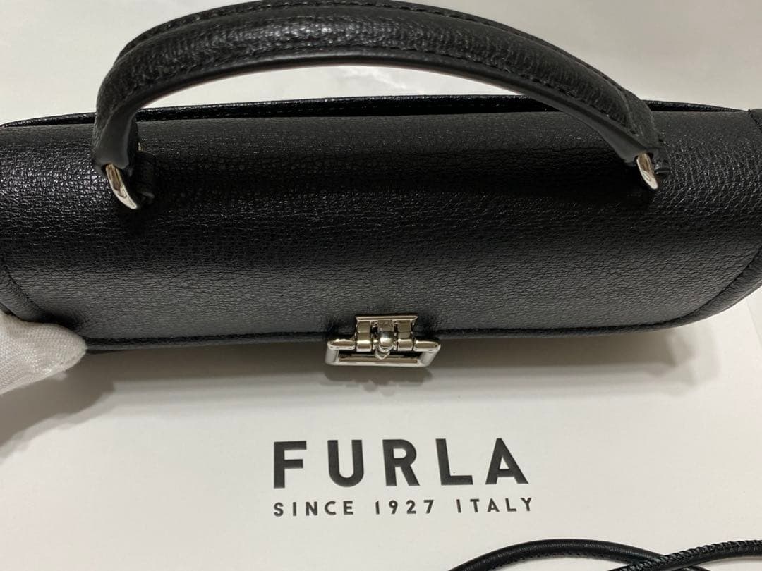極美品　フルラ　FURLA ミニ ショルダーバッグウォレット　ストラップ付