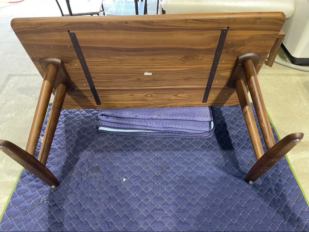 M*E様 美品飛騨産業キツツキマーク　ダイニングテーブル　3脚椅子セット