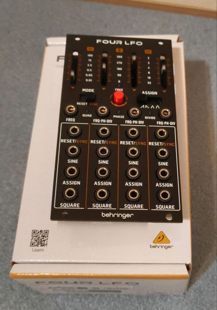 behringer FOUR LFO モジュラーシンセサイザー