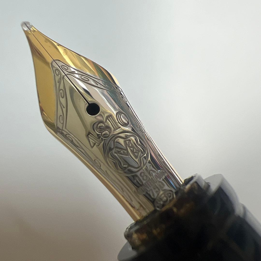 モンブランボエム万年筆グリーンとペンケース ボエム ブラック/レッド1