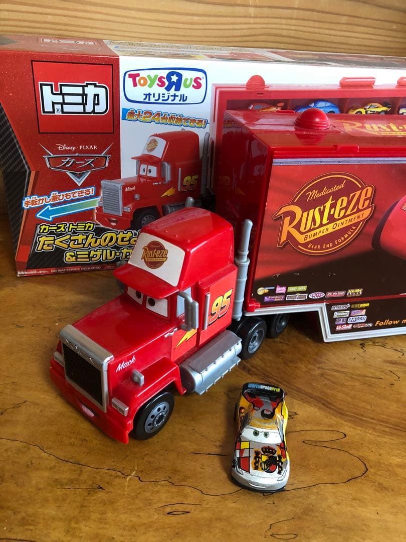 特別ゲーム・おもちゃ・グッズ - カーズ トミカ たくさんのせよう
