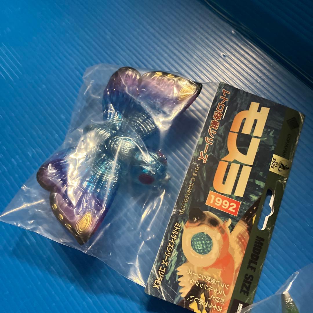 CCP ミドルサイズソフビ　モスラ 、ギロン 2点セット