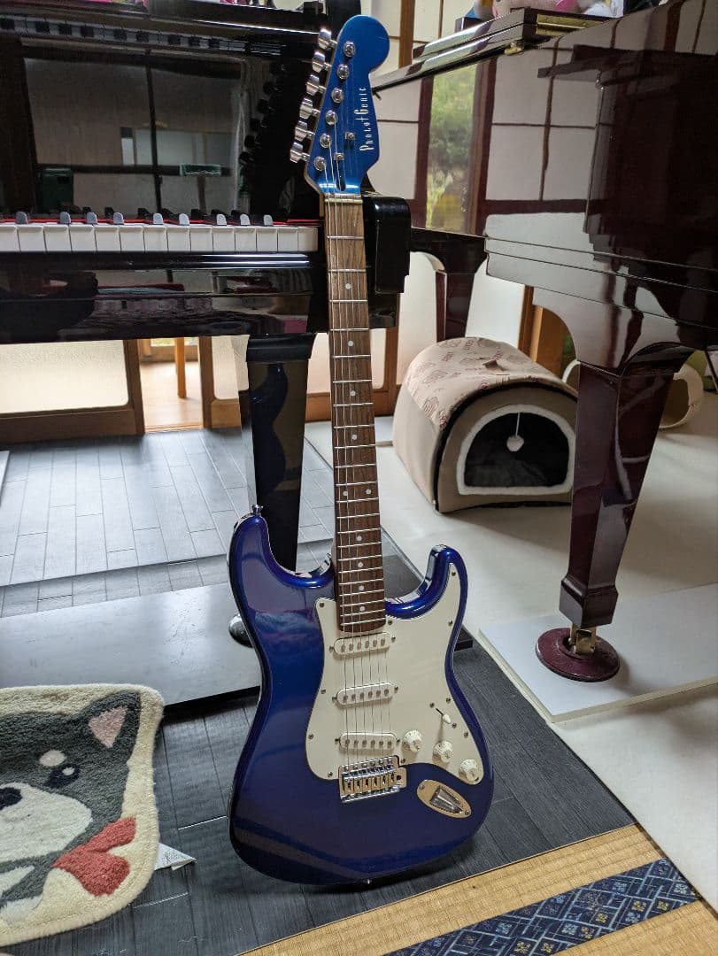 フォトジェニック　ブルー　エレキギター　ストラトキャスタータイプ