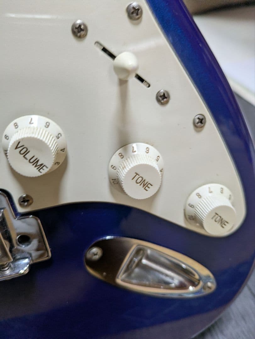 フォトジェニック　ブルー　エレキギター　ストラトキャスタータイプ