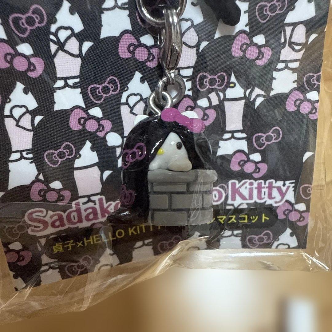 ハローキティ　貞子3D コラボストラップ　サンリオ