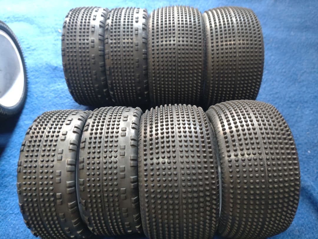 ラジコンバギー2WD用カーペットタイヤ