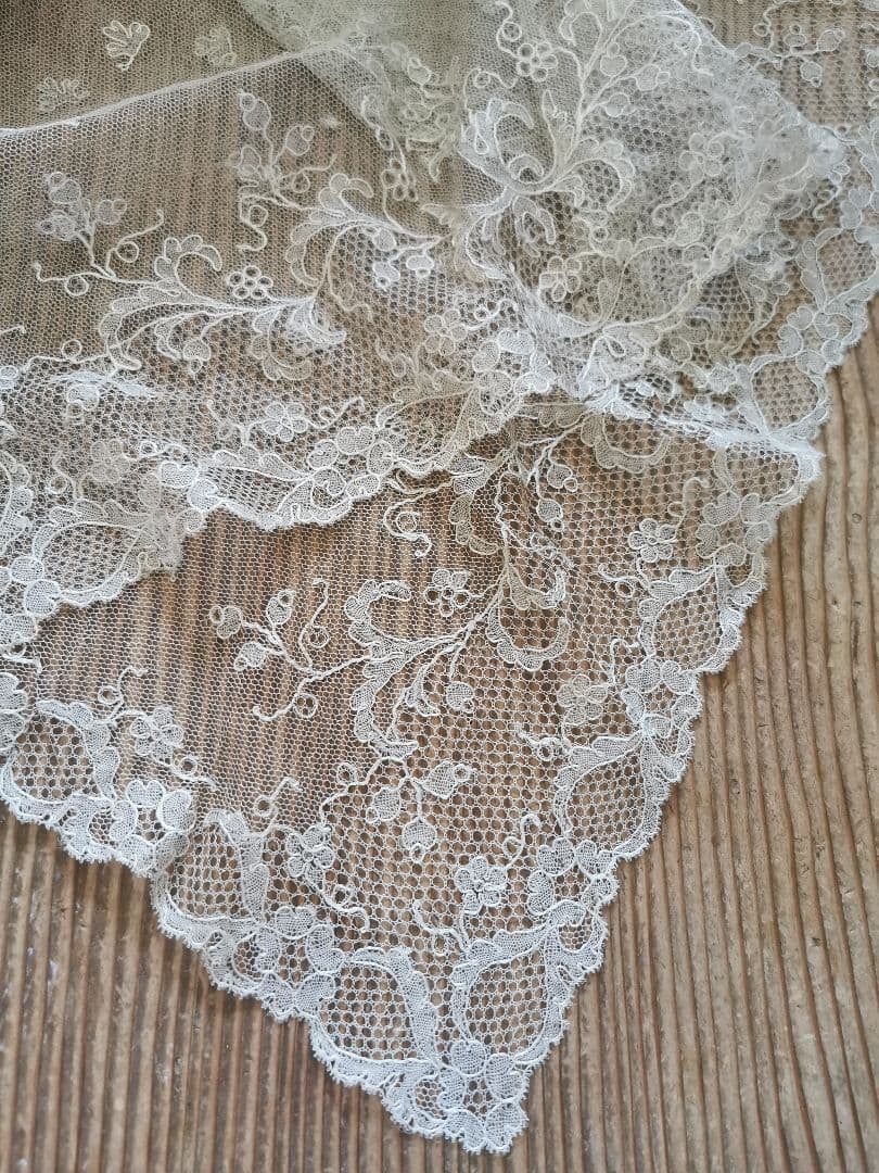 アンティーク シャンテリーレースショール ヴェール 鈴蘭 菫 桜草 銀杏