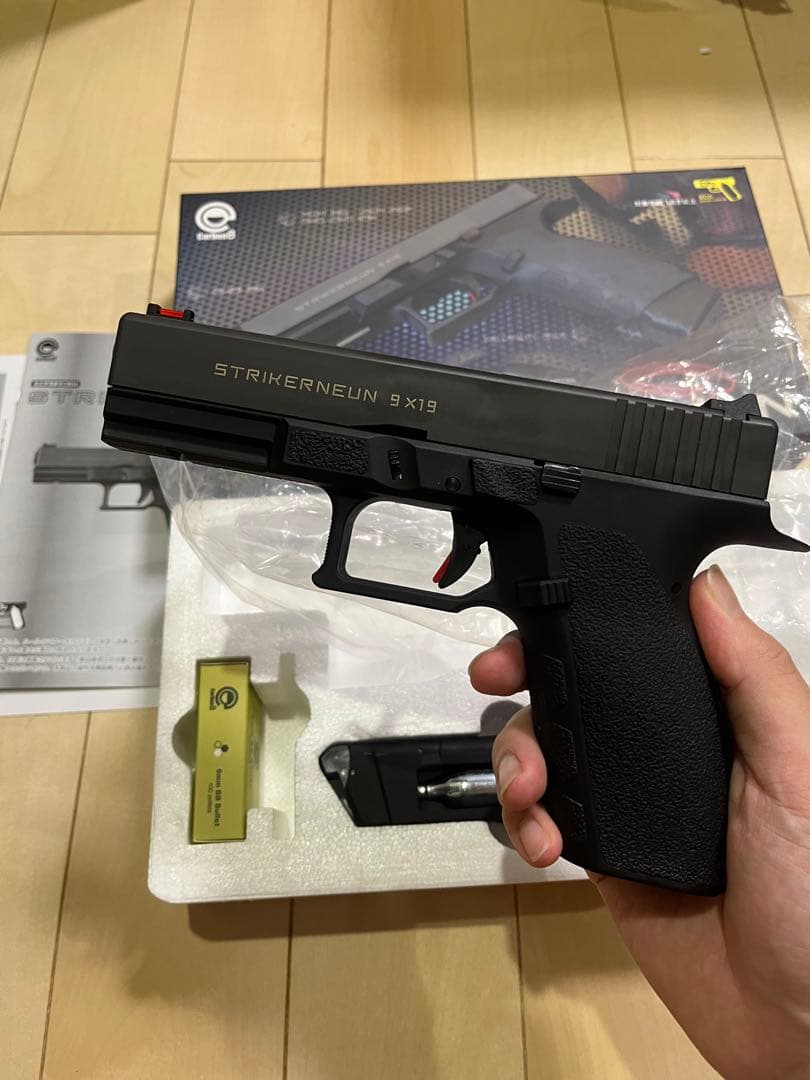カーボネイト　carbon8striker9 co2 ガスガン ハンドガン
