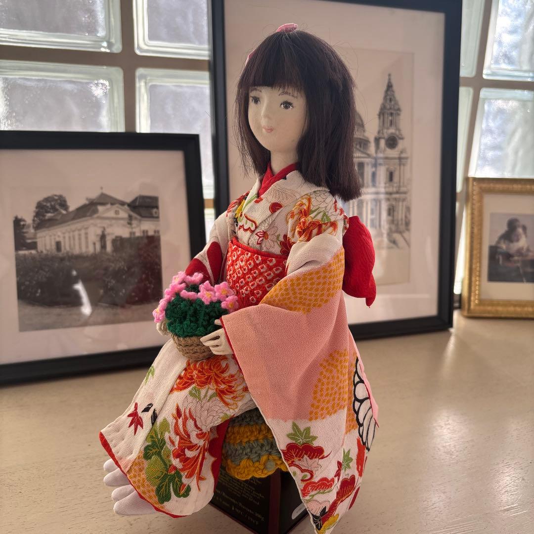 ㉑和服を着た人形 花のバスケット付きの通販はau PAY マーケット