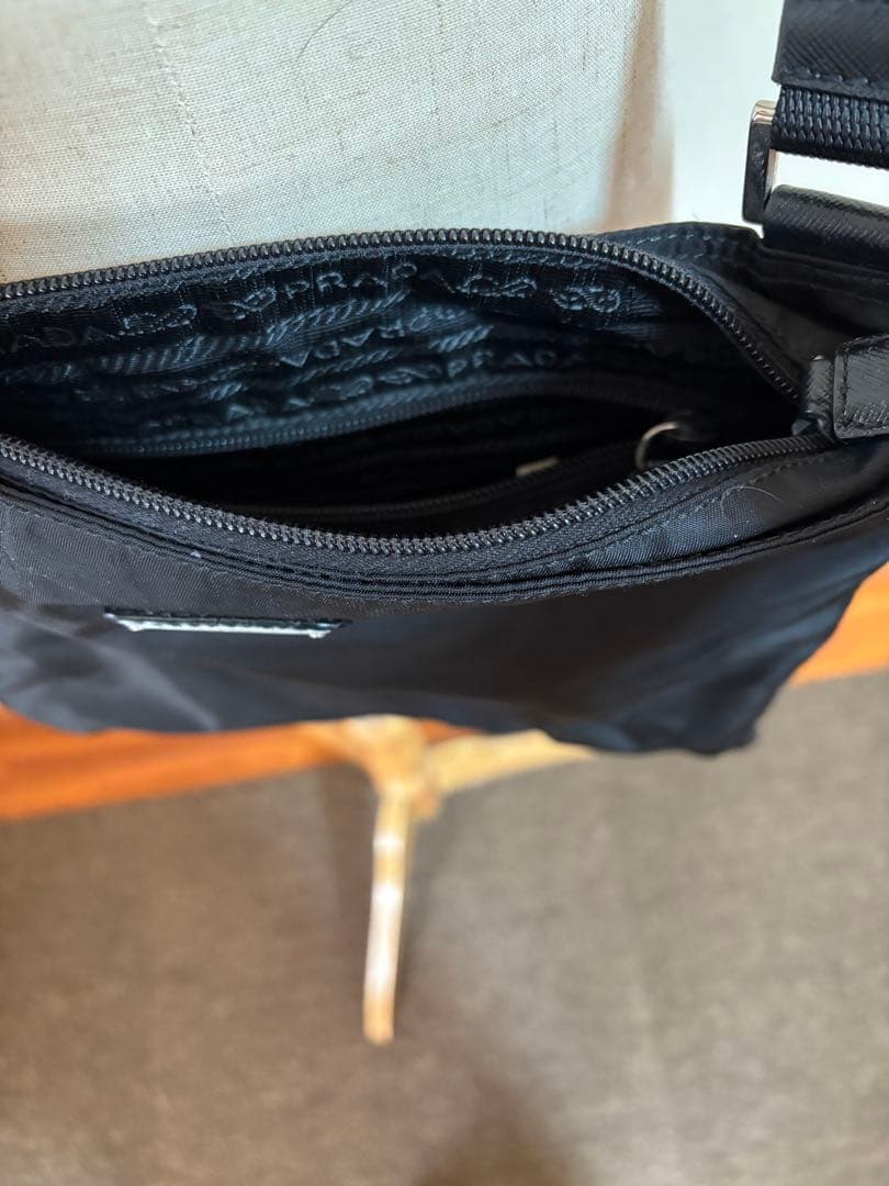 PRADA 真正性証明書カード付 ナイロン ブラック ショルダーバッグ