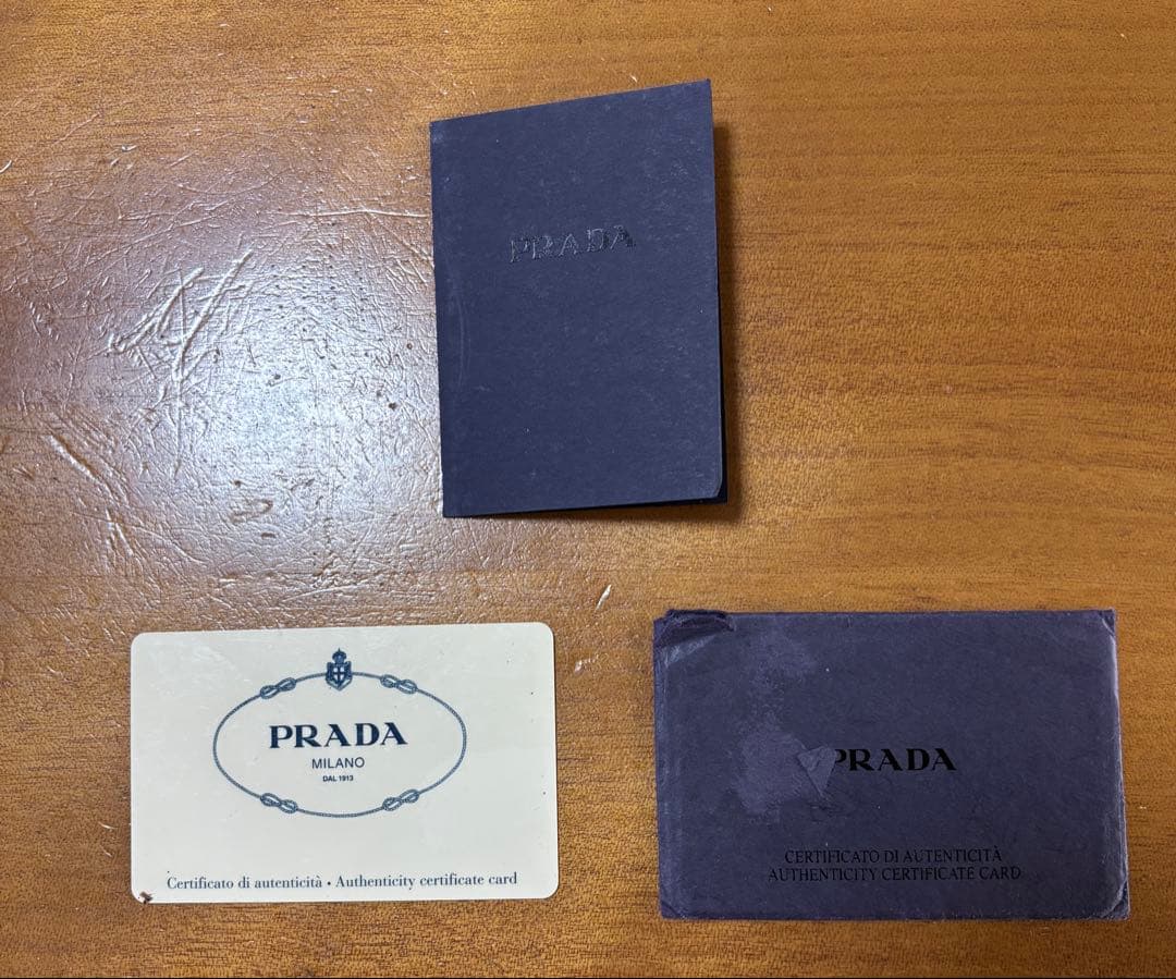 PRADA 真正性証明書カード付 ナイロン ブラック ショルダーバッグ