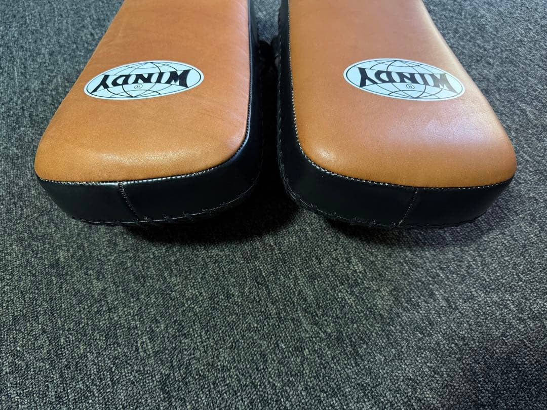 極美品】 WINDY キックミット KP-6 キックボクシング ムエタイ