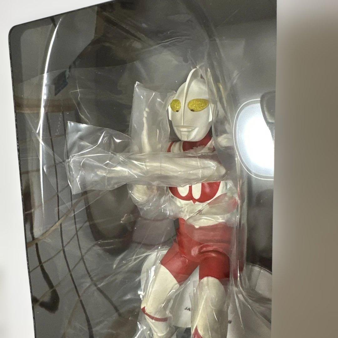 ウルトラマンフィギュア (スペシウムビーム) JAL限定品　（箱の擦れ傷あり）