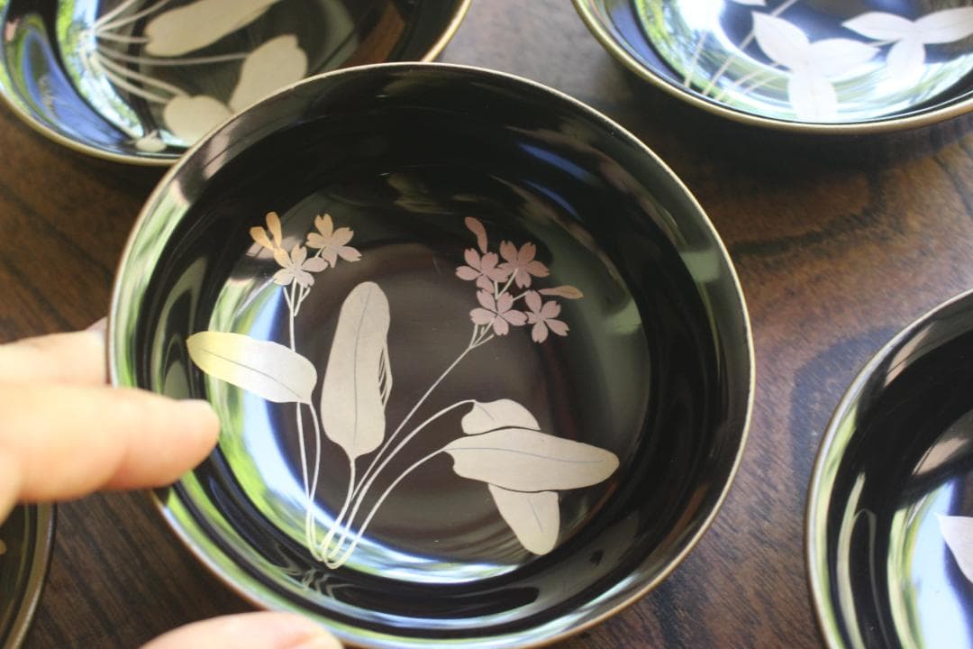 ばら売り可！時代金縁黒漆に優美な草花蒔絵の映える小皿6点（検輪島塗蒔絵皿菓子皿