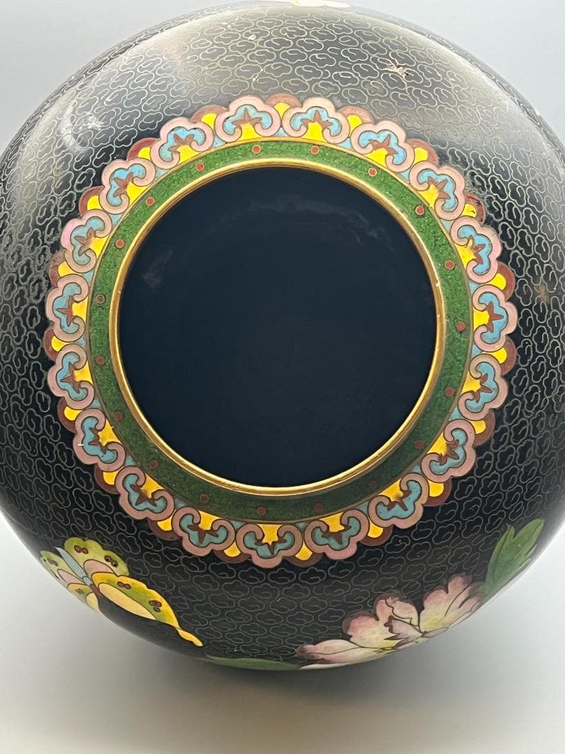 黒エナメル七宝焼き　真鍮製　大花瓶　花蝶図　重量約1996g　中国美術品