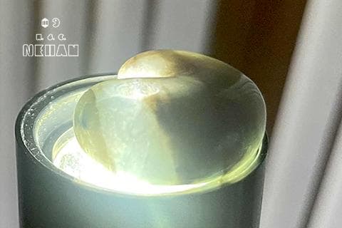 【入りコン沢・青・高品質】糸魚川翡翠輝石・勾玉　約8.1g・2.3cm