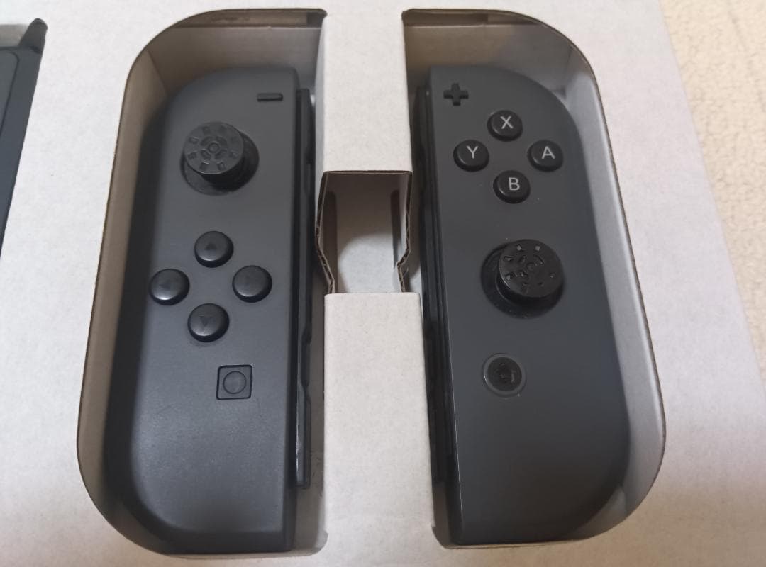 yy Nintendo Switch 本体と付属品一式【送料込み】