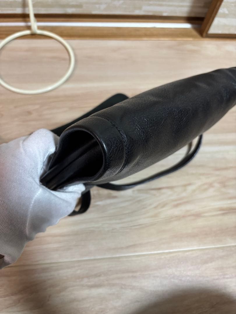 現行　美品　イルビゾンテ　ショルダー　レザー　フラップ 黒　クロスボディバッグ