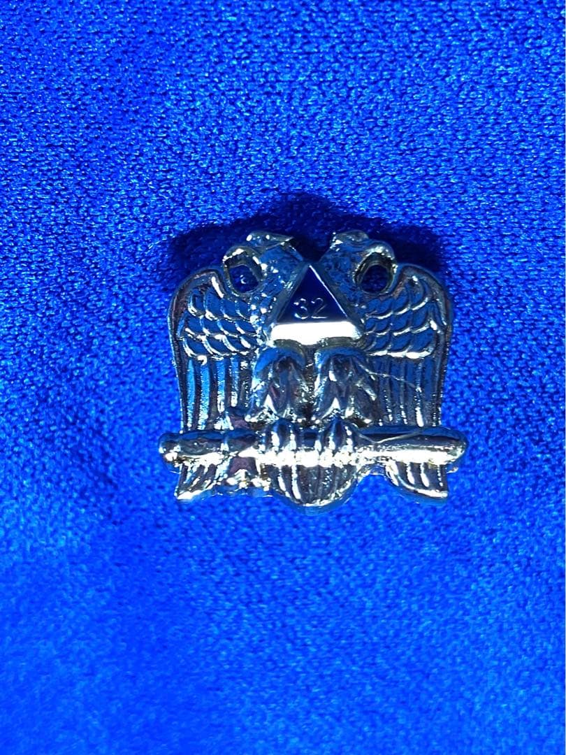 秘密結社の激レアピンバッチ