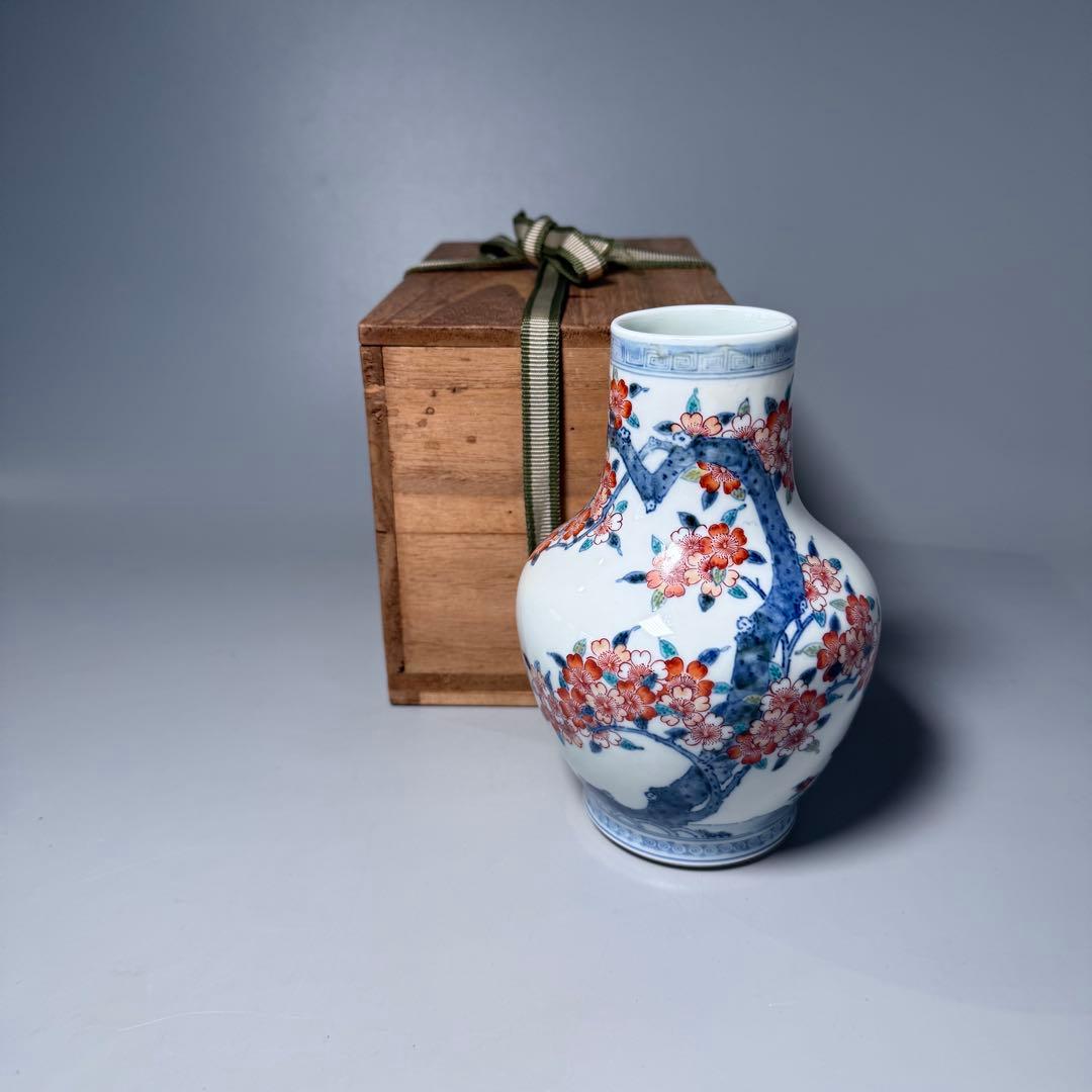 十二代　今泉今右衛門　色鍋島　桜文様花瓶　重要無形文化財指定　納箱付　人気図柄