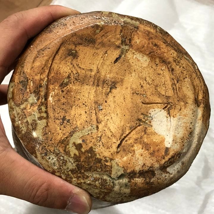 人間国宝◼️究極の古美術◼️蔵から凄い雰囲気の漂う花瓶の壺が出て来ました。