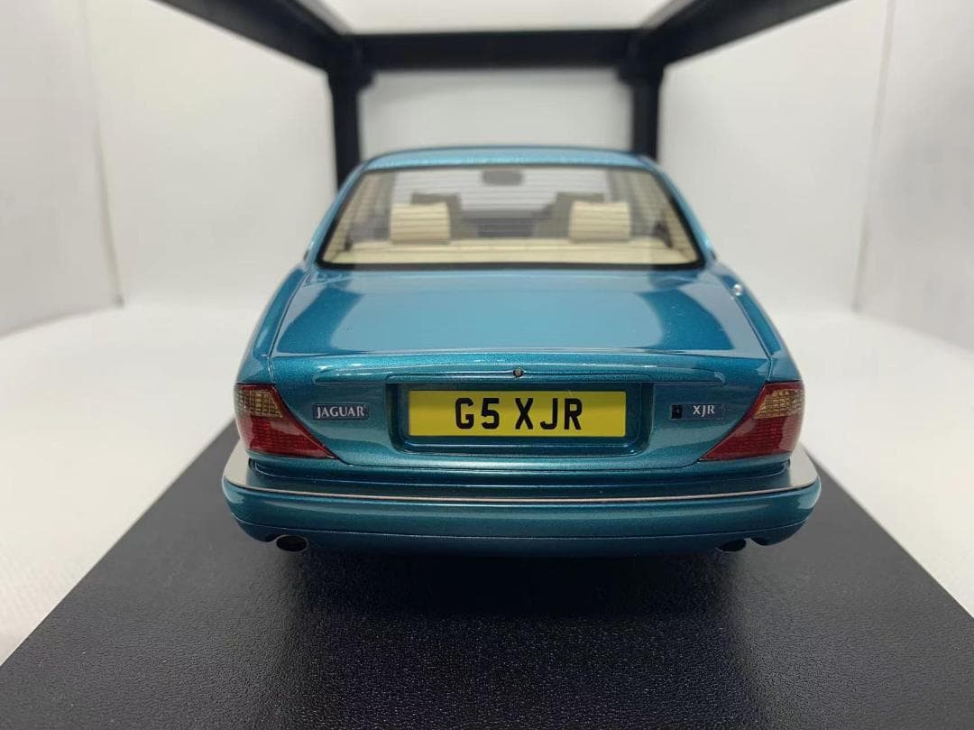 Cult 1/18 ジャガー XJR X300 turqoise 1995