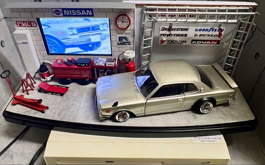 国産名車 1/24 ハコスカ カスタム モニター付 ガレージ ジオラマ DVD
