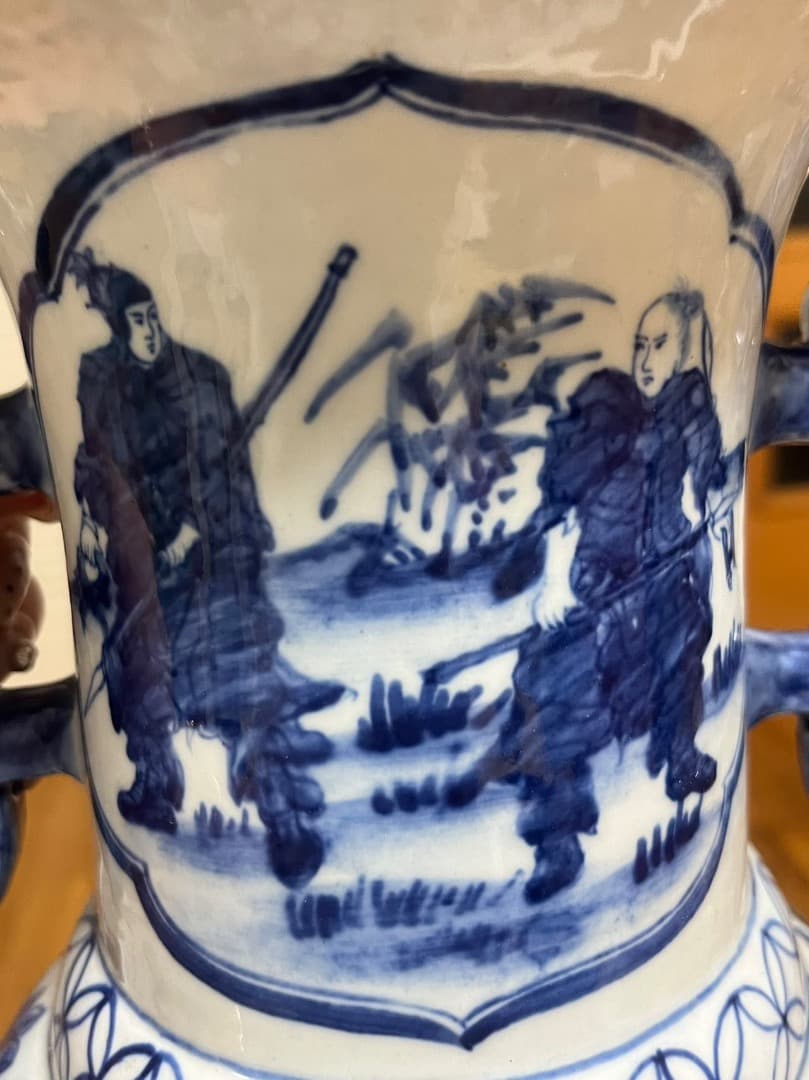 中国美術 清朝清代 青花刀馬人物図紋瓶 美品 陶磁器 装飾