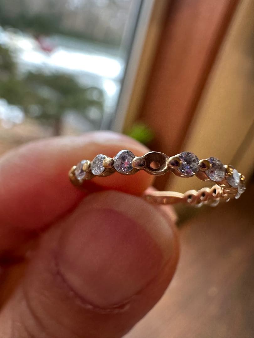 【18金+ダイヤモンド】ピンキーリング ダイヤの12粒のうち１つ欠損