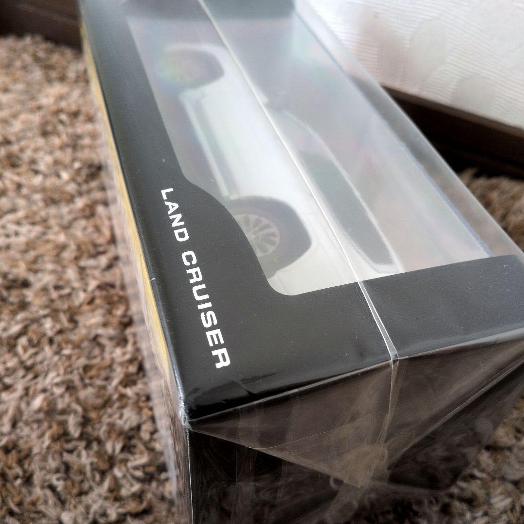 ランドクルーザー300 ミニカー1/30 外装フィルム付き完全未開封