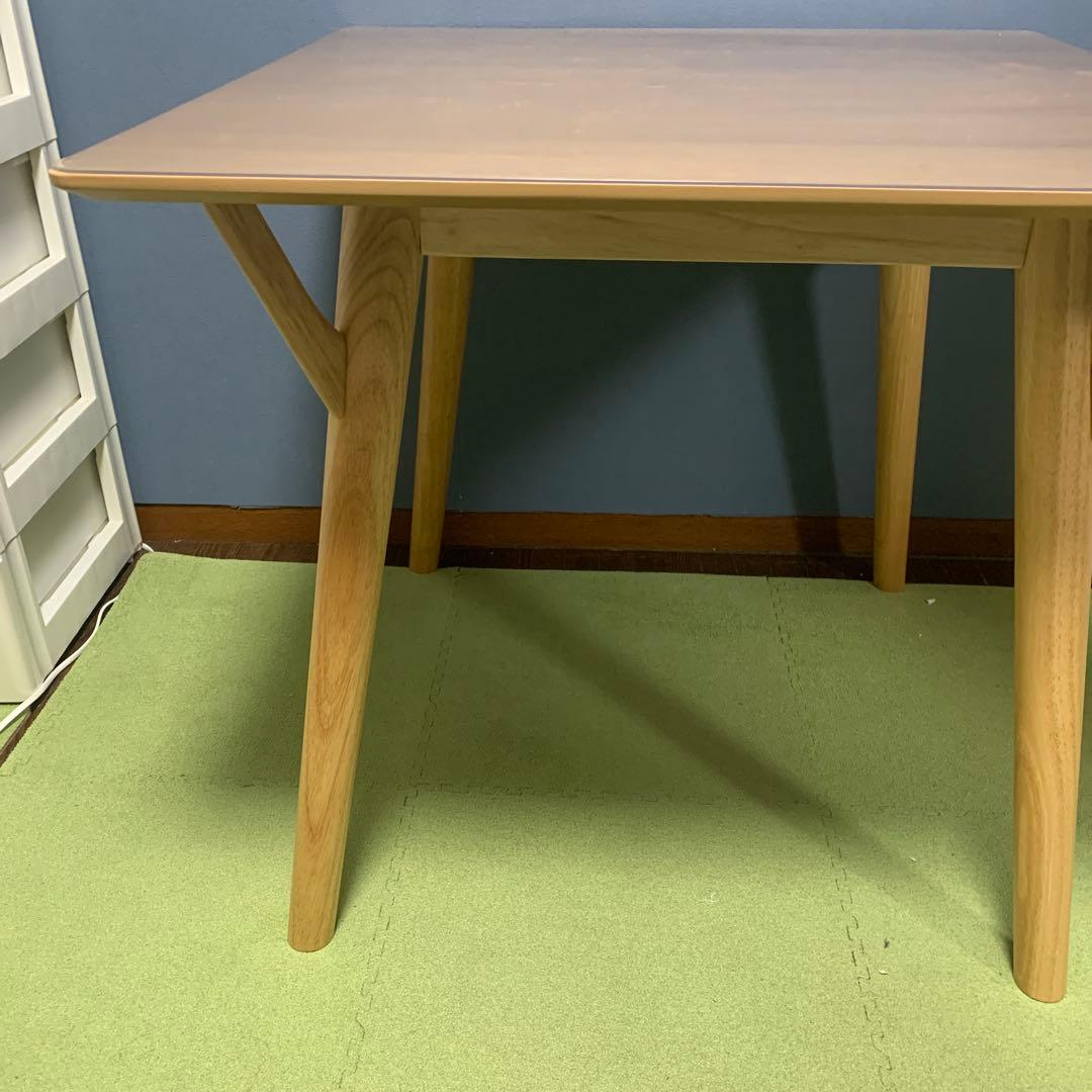 2023年製ニトリフィルン幅80㎝ダイニングテーブル　シミあり