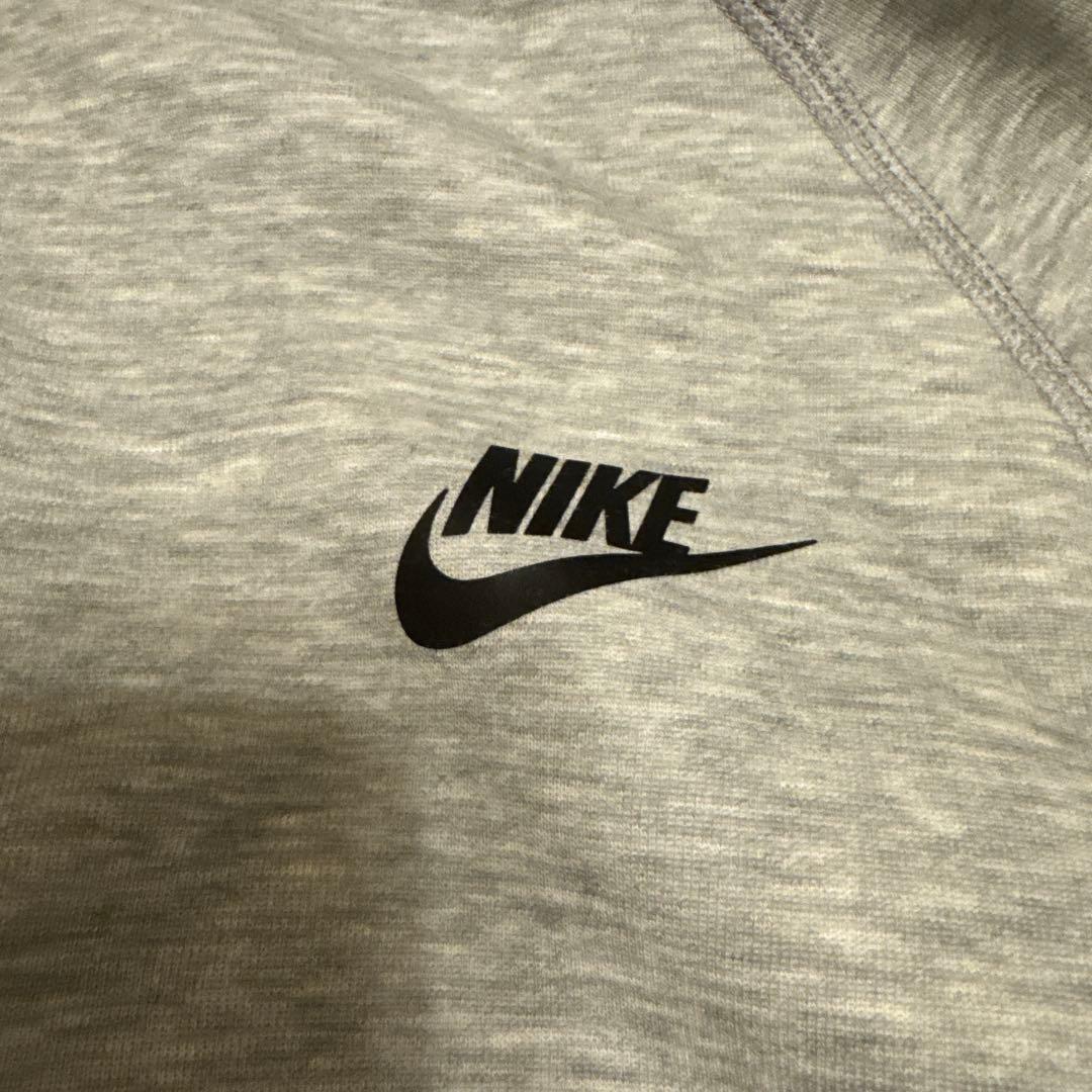 クロミちゃーんNike グレー パーカー NIKEテックパーカー