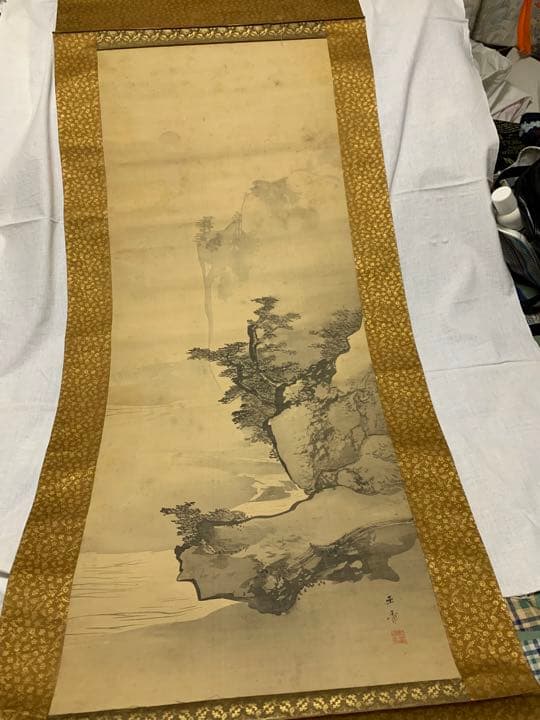 掛け軸2本と家紋付タペストリー 掛け軸2本と家紋付タペストリー 掛け軸2本と家紋付タペストリー 掛け軸2