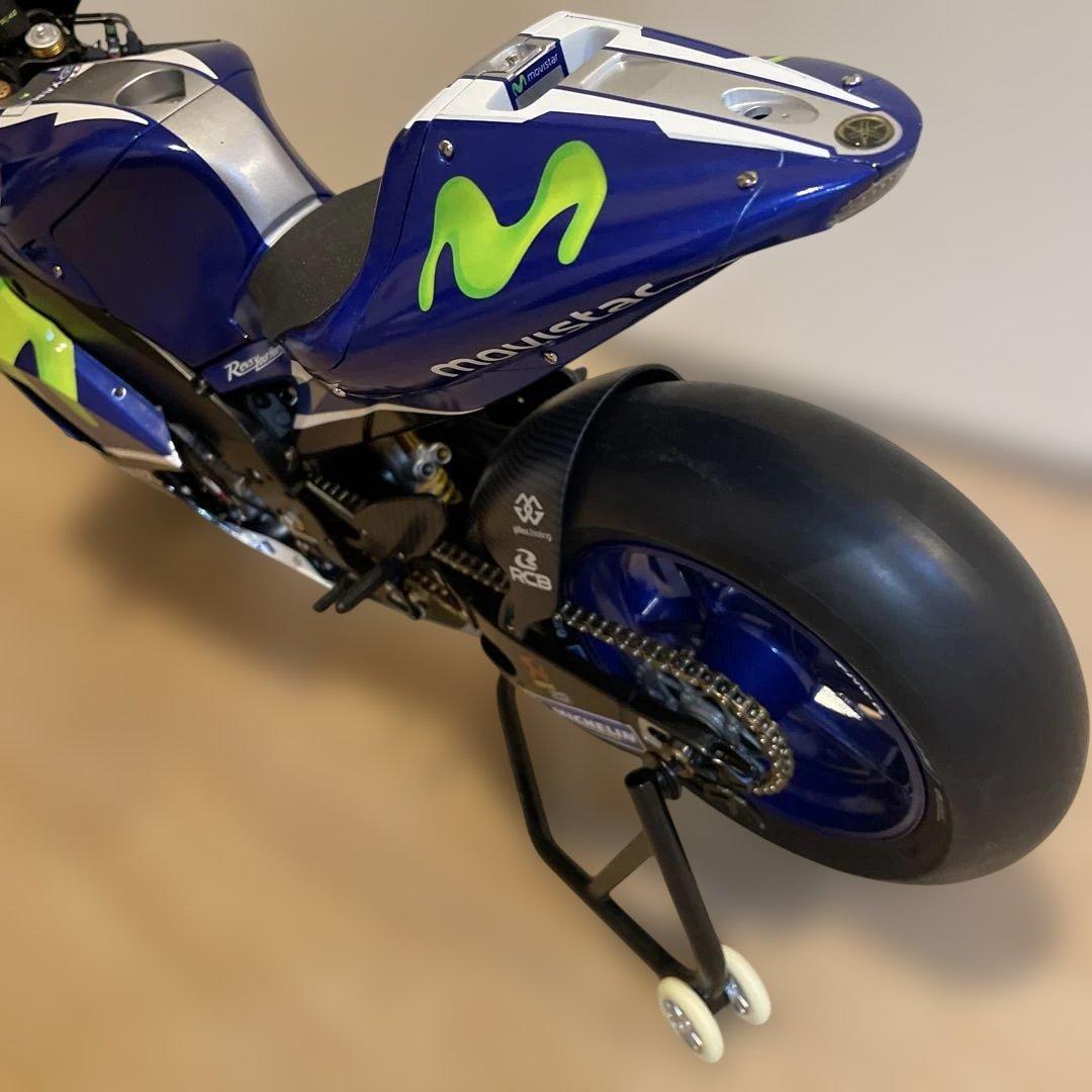 ディアゴスティーニ　YAMAHAYZR-M1 1/4 バレンティーノロッシ完成品