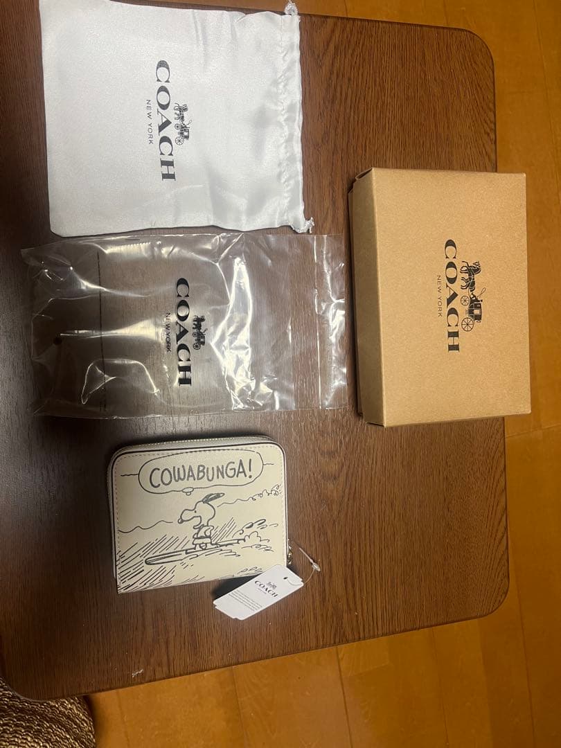 【新品未使用】coachスヌーピー 二つ折り財布コーチスヌーピーSNOOPY