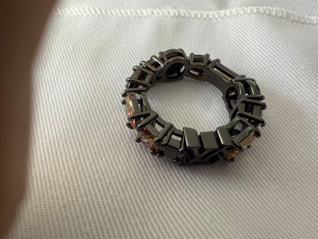 LOUIS VUITTONブラックメタルリング ストーン付き 新品同様