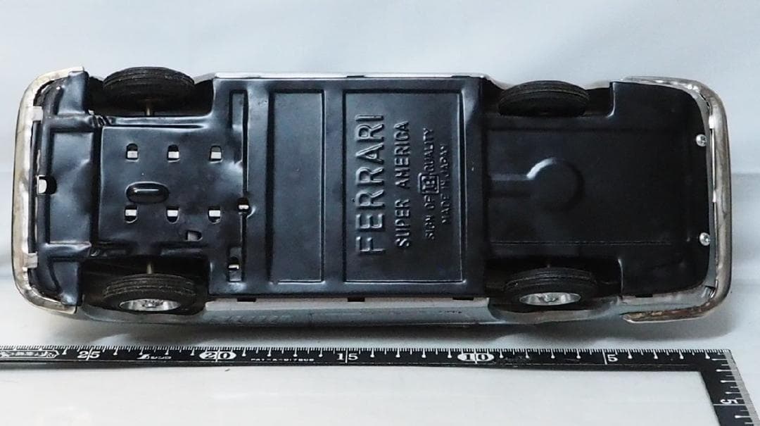 萬代屋 フェラーリ スーパーアメリカ銀色リペイントtinブリキtoy car箱無