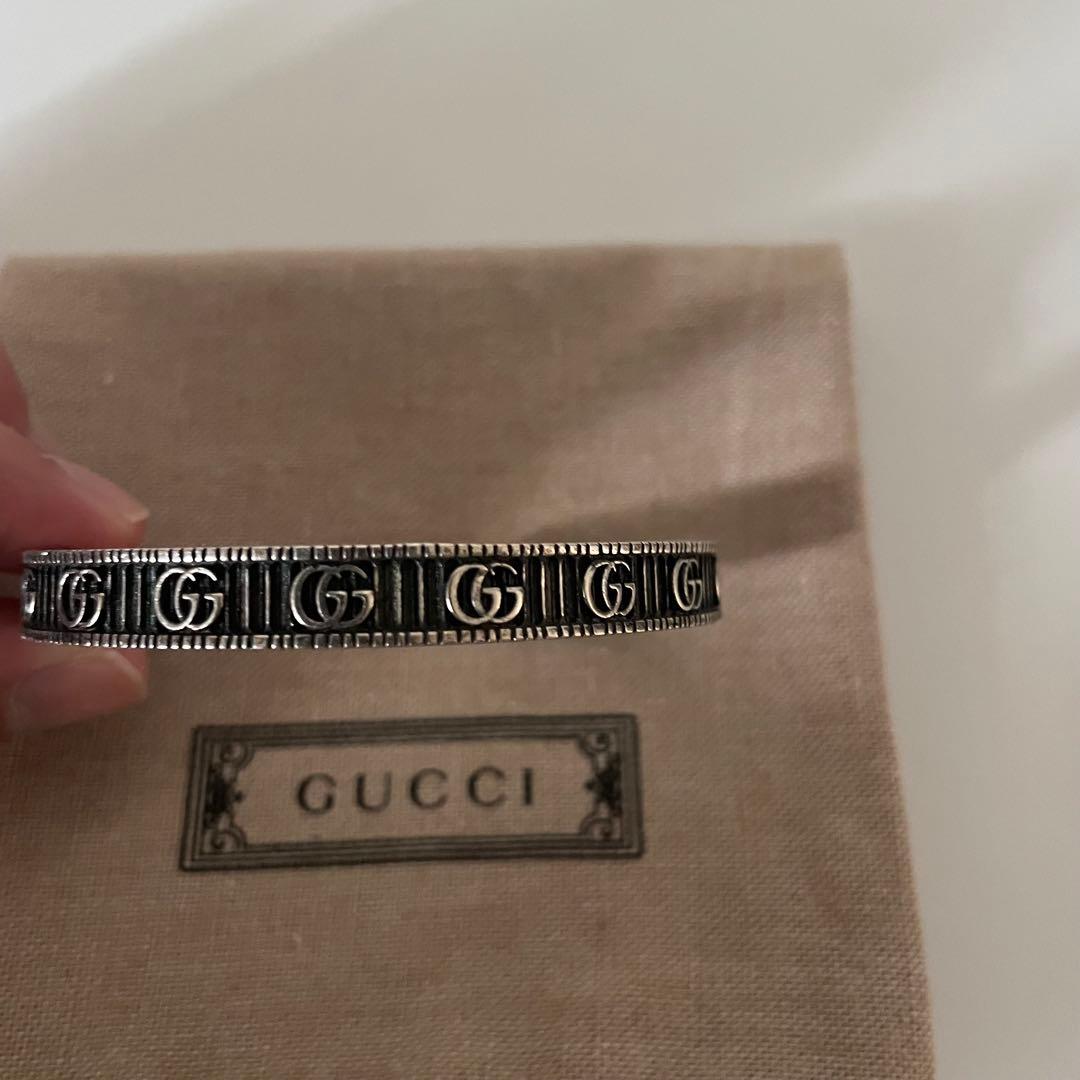 GUCCI シルバーバングル GGロゴ